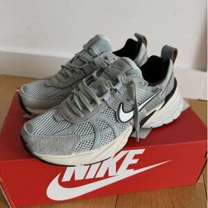 New Nike V2K Run sz 6.5 wmns